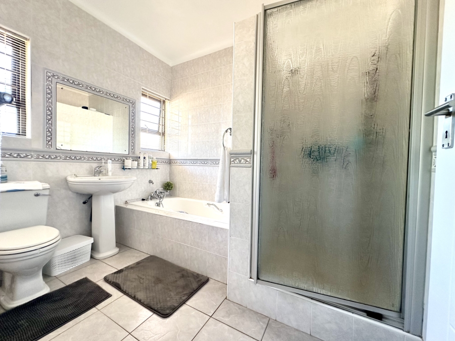 To Let 3 Bedroom Property for Rent in Panorama Western Cape